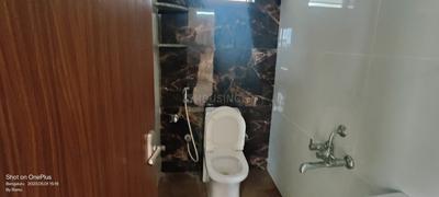 Bathroom Image of 1200 Sq.ft 2 BHK Apartment / Flat for rent in Kammanahalli Bengaluru for Rs. 32000