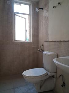 Common Bathroom Image of 1279 Sq.ft 3 BHK Apartment / Flat for sale in Jaypee Kosmos, Sector 134 Noida for Rs. 11000000