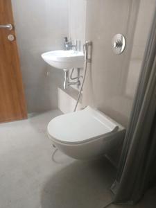 Common Bathroom Image of 750 Sq.ft 1 BHK Apartment / Flat for rent in K Raheja Raheja Reserve, Mohammed Wadi Pune for Rs. 25000