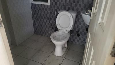 Express Zenith Bathroom Two 4