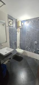 Bathroom Image of 2700 Sq.ft 3 BHK Independent House for rent in Jodhpur Ahmedabad for Rs. 60000