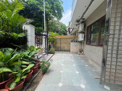 Balcony Image of 1100 Sq.ft 2 BHK Apartment / Flat for sale in DDA Flats Vasant Kunj, Vasant Kunj New Delhi for Rs. 35000000