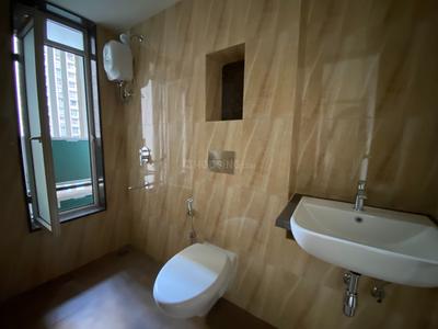 Bathroom Image of 800 Sq.ft 2 BHK Apartment / Flat for sale in Lodha Amara, Kolshet Thane for Rs. 10200000
