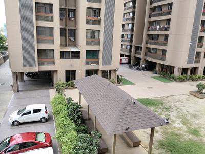 Bedroom Three Image of 816 Sq.ft 3 BHK Apartment / Flat for rent in Dev Parijat, Vaishno Devi Circle Ahmedabad for Rs. 22000
