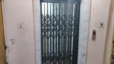 Lift Image of 990 Sq.ft 2 BHK Apartment / Flat for rent in VIP Nagar Kolkata for Rs. 20000