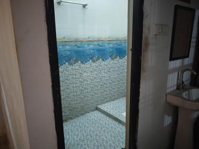 Bathroom Image of 1200 Sq.ft 2 BHK Builder Floor for rent in Matiyari Lucknow for Rs. 12000