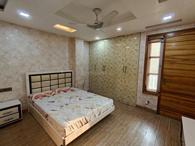 Bedroom Image of 2700 Sq.ft 7 BHK Duplex for sale in Ashok Vihar New Delhi for Rs. 59800000