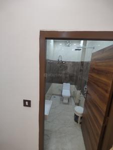 Bathroom Image of 900 Sq.ft 3 BHK Builder Floor for rent in Sector 24 Rohini New Delhi for Rs. 17000