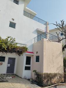 Image of 3008 Sq.ft 4 BHK Villa for rent in Paramount Golfforeste Villas, Surajpur, Greater Noida for Rs. 42000