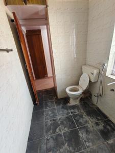 Bathroom Image of 1100 Sq.ft 2 BHK Apartment / Flat for rent in DDA RWA Munirka DDA Flats, Vasant Vihar New Delhi for Rs. 50000