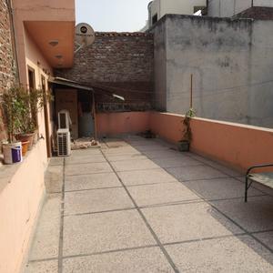 Gallery Cover Image of 900 Sq.ft 1 BHK Apartment / Flat for sale in Ashok Vihar for Rs. 4500000