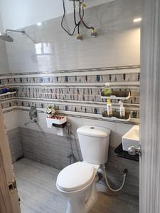 Bathroom Image of 1925 Sq.ft 4 BHK Apartment / Flat for sale in Dhakuria Kolkata for Rs. 12500000