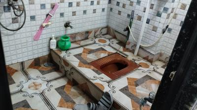 Bathroom Image of 650 Sq.ft 2 BHK Builder Floor for sale in Paschim Chowbaga Kolkata for Rs. 1800000