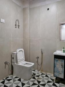 Common Bathroom One Image of 1215 Sq.ft 4 BHK Apartment / Flat for rent in Sector 15 Dwarka New Delhi for Rs. 60000