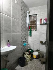 Common Bathroom Image of 650 Sq.ft 1 BHK Apartment / Flat for rent in Kothrud Pune for Rs. 16000
