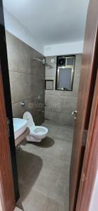 Bathroom Image of 1000 Sq.ft 2 BHK Apartment / Flat for rent in Oxy Beaumonde, Viman Nagar Pune for Rs. 45000
