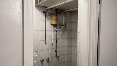 Bathroom Image of 600 Sq.ft 1 BHK Apartment / Flat for rent in Dhanlaxmi Park, Kothrud Pune for Rs. 21000