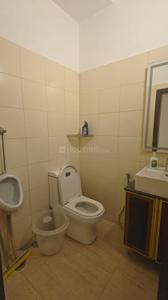 Bathroom Image of 1200 Sq.ft 2 BHK Independent House for rent in RWA Lajpat Nagar 4 Colonies, Lajpat Nagar New Delhi for Rs. 40500