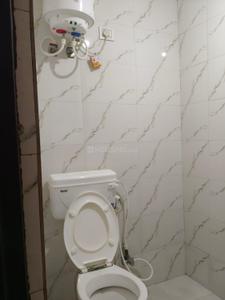 Bathroom Image of 800 Sq.ft 2 BHK Apartment / Flat for rent in Sultanpur New Delhi for Rs. 25000