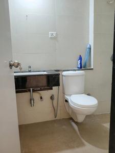 Common Bathroom Image of 910 Sq.ft 1.5 BHK Apartment / Flat for sale in Indiabulls Greens, Panvel Navi Mumbai for Rs. 7200000