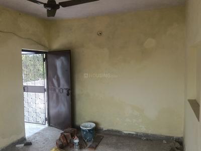 Bedroom Image of 150 Sq.ft 1 RK Apartment / Flat for rent in Shalimar Bagh New Delhi for Rs. 10000