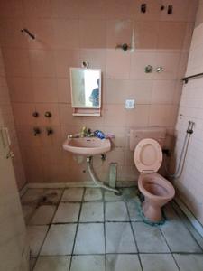 Bathroom Image of 1350 Sq.ft 3 BHK Apartment / Flat for sale in Vikaspuri New Delhi for Rs. 18800000