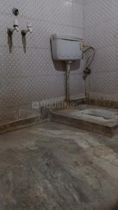 Bathroom Image of 550 Sq.ft 1 BHK Apartment / Flat for sale in Shalimar Garden Ghaziabad for Rs. 2600000