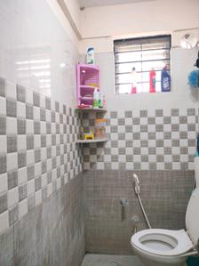 Common Bathroom Image of 600 Sq.ft 1 BHK Builder Floor for rent in Singasandra Bengaluru for Rs. 16000