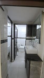 Bathroom Image of 1000 Sq.ft 3 BHK Apartment / Flat for rent in Shalimar Bagh New Delhi for Rs. 30000