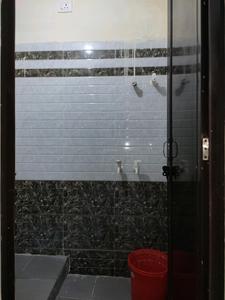 Common Bathroom Image of 700 Sq.ft 1 RK Builder Floor for rent in Sector 22 Noida for Rs. 11000