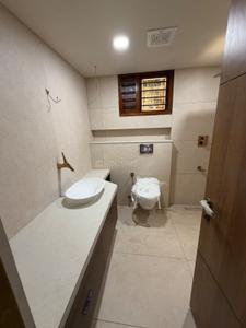 Bathroom Image of 4000 Sq.ft 4 BHK Independent House for sale in Kakkanad Kochi for Rs. 37500000