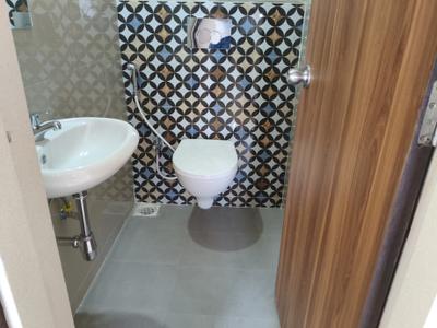 Bathroom Image of 422 Sq.ft 1 BHK Apartment / Flat for rent in Dosti Greater Thane Phase 1, Bhiwandi Thane for Rs. 12001