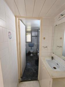 Bathroom Image of 1000 Sq.ft 2 BHK Apartment / Flat for rent in Prabhadevi Mumbai for Rs. 125000