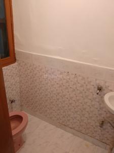 Bathroom Image of 1700 Sq.ft 4 BHK Apartment / Flat for rent in Prince Apartments, Patparganj New Delhi for Rs. 45000