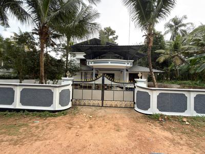 Image of 2500 Sq.ft 5 BHK Independent House for rent in Anchal, Kollam for Rs. 15000