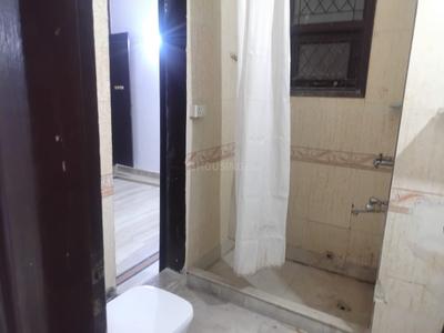 Bathroom Image of 1300 Sq.ft 2 BHK Builder Floor for rent in Green Park Extension New Delhi for Rs. 60000
