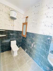 Bathroom Image of 2200 Sq.ft 2 BHK Builder Floor for rent in Sector 23 Gurgaon for Rs. 33000