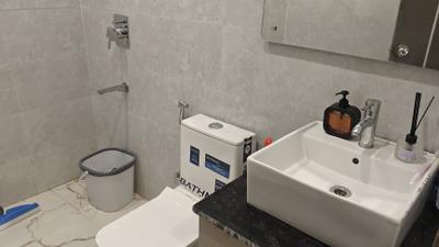 Bathroom Image of 900 Sq.ft 1 BHK Builder Floor for rent in Sector 31 Gurgaon for Rs. 32000