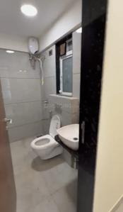 Bathroom Image of 1100 Sq.ft 3 BHK Apartment / Flat for rent in Mayfair Breeze, Andheri West Mumbai for Rs. 110000