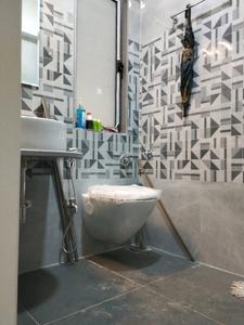 Common Bathroom Image of 1100 Sq.ft 3 BHK Apartment / Flat for rent in Vile Parle East Mumbai for Rs. 105000