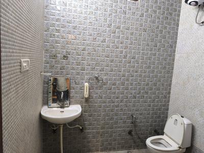 Bathroom Image of 2250 Sq.ft 3 BHK Builder Floor for rent in Sector 9 Faridabad for Rs. 25000