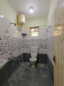 Bathroom Image of 1100 Sq.ft 2 BHK Independent House for rent in Koramangala Bengaluru for Rs. 40000