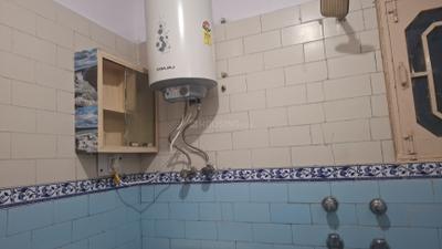 Bathroom Image of 1400 Sq.ft 3 BHK Apartment / Flat for rent in Saransh Apartments, Patparganj New Delhi for Rs. 46000