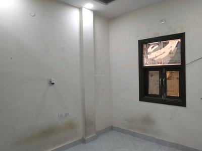 Bedroom Image of 450 Sq.ft 1 BHK Builder Floor for rent in Shalimar Bagh New Delhi for Rs. 15000