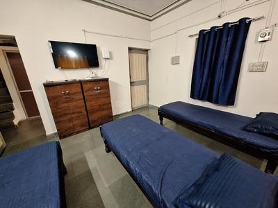 Bedroom Image of shir krishna PG  in Chhani Jakat Naka, Vadodara