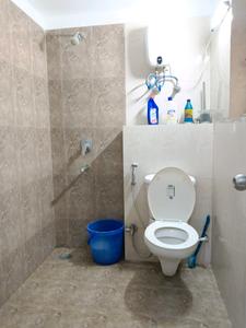 Common Bathroom Image of 900 Sq.ft 2 BHK Apartment / Flat for rent in Primarc Southwinds, Rajpur Kolkata for Rs. 25000