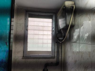 Bathroom Image of 400 Sq.ft 1 RK Apartment / Flat for rent in Borivali West Mumbai for Rs. 25000