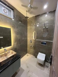 Bathroom Image of 1600 Sq.ft 3.5 BHK Apartment / Flat for sale in Milan Apartments, Pitampura New Delhi for Rs. 27500000