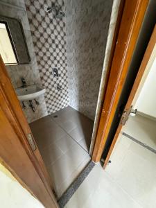 Bathroom Image of 1300 Sq.ft 3 BHK Apartment / Flat for sale in Ramprastha Primera, Sector 37D Gurgaon for Rs. 19000000