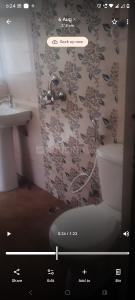 Bathroom Image of 975 Sq.ft 2 BHK Apartment / Flat for sale in Amrapali Verona Heights, Noida Extension Greater Noida for Rs. 7500000
